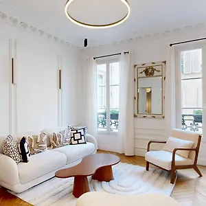 358 Madeleine - Superbe A Apartment